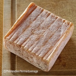 Le Carré du Vinage, fromage fermier au lait de vache fabriqué à la ferme du Vinage