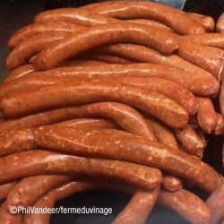 Saucisses de porc barbecue, une chacuterie élaborée à partir d'animaux élevés en France