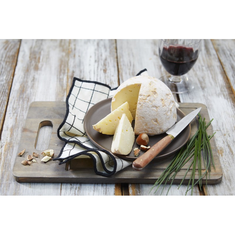 Le Petit Vinageois, fromage fermier au lait de vache fabriqué à la ferme du Vinage Le Petit Vinageois, fromage fermier au lait de vache fabriqué à la ferme du Vinage